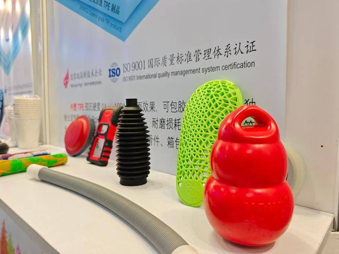 Zhongsu Wang TPE | Zhongsu Wang-ın TPE idman avadanlığı yağa və ləkəyə davamlıdırmı?